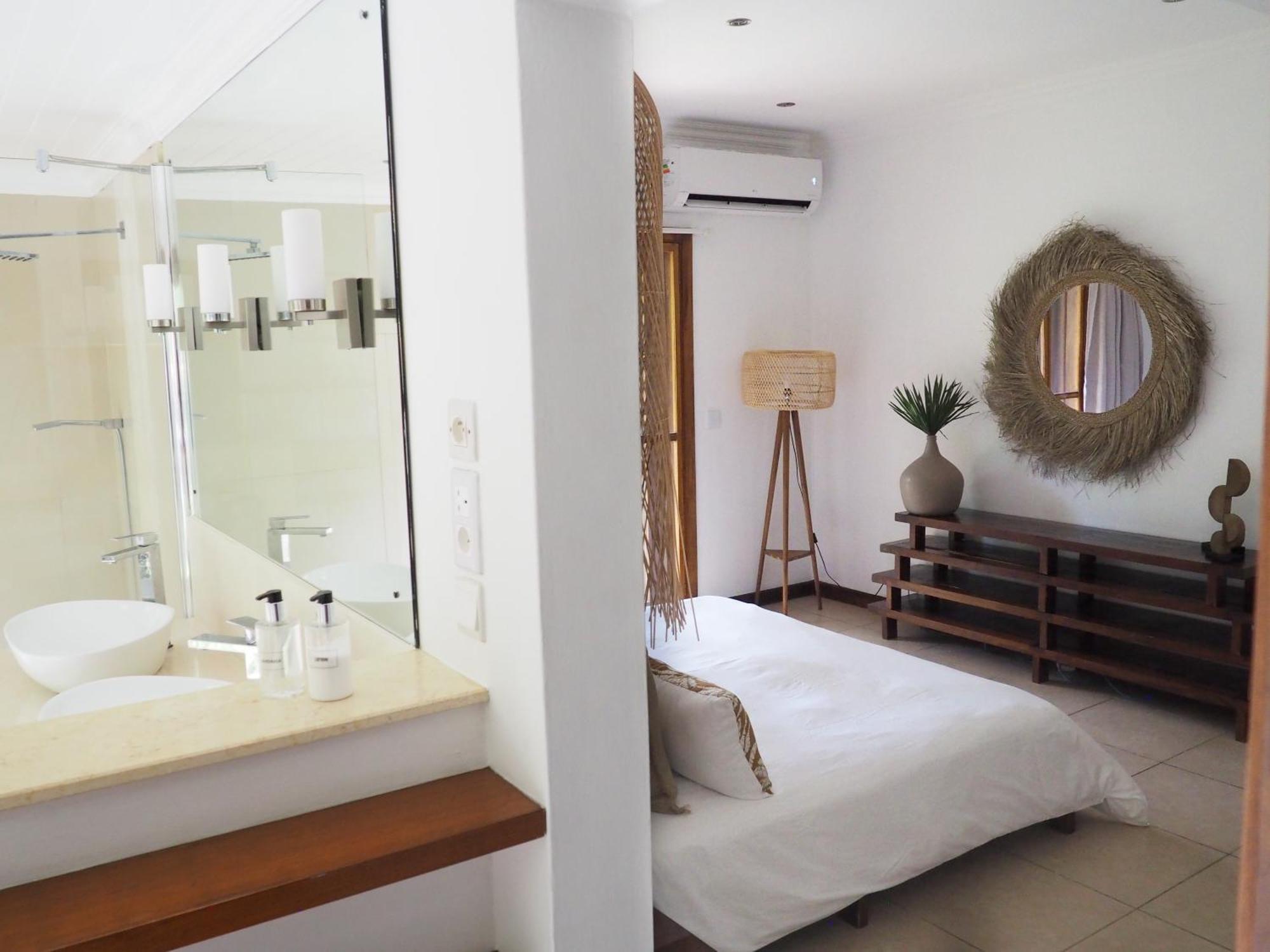 Balinese Bliss , Harmonious Decor , Private Pool, Outdoor Shower, Tropical Garden